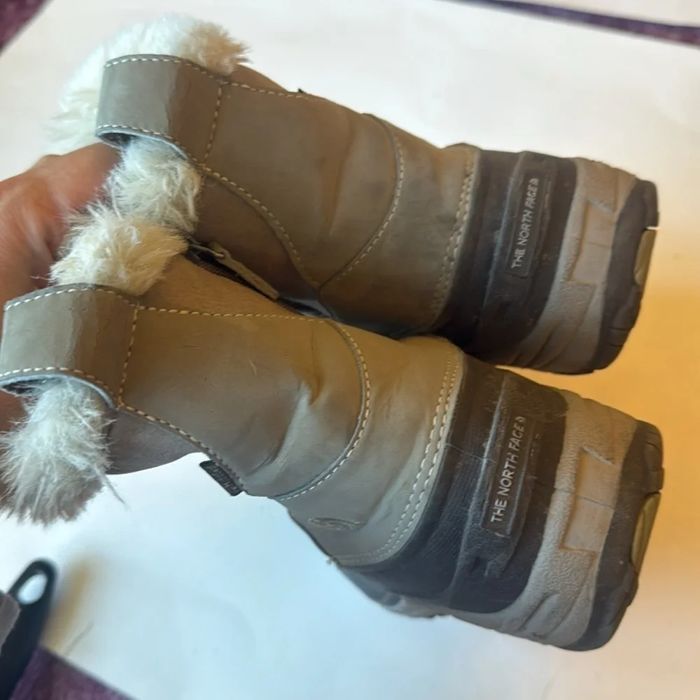 Kids The North Face Gray and Black Fur-Lined Snow Boots size 5